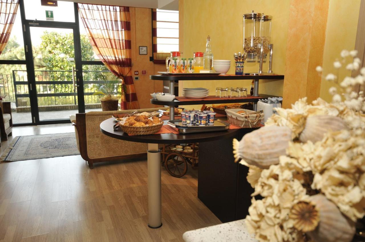 Hotel Visconti Cardano Al Campo Εξωτερικό φωτογραφία