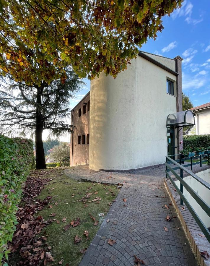 Hotel Visconti Cardano Al Campo Εξωτερικό φωτογραφία