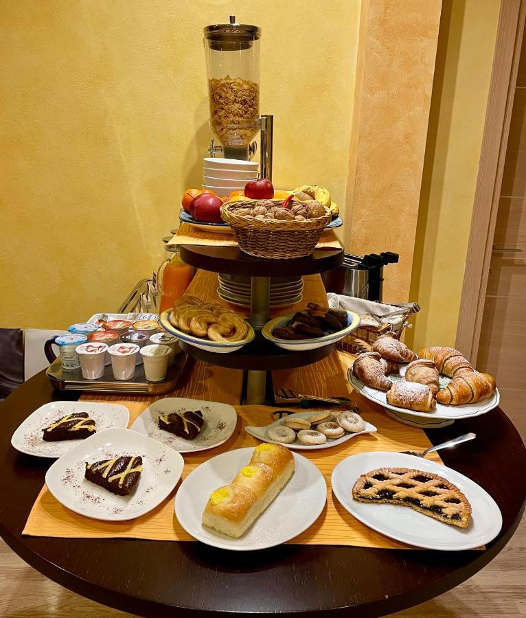 Hotel Visconti Cardano Al Campo Εξωτερικό φωτογραφία