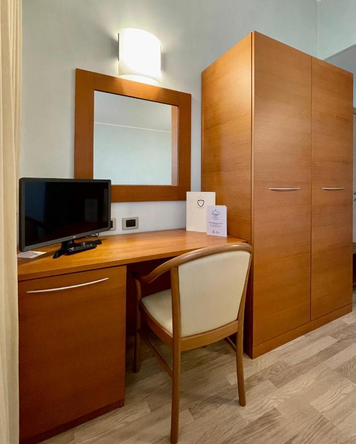 Hotel Visconti Cardano Al Campo Εξωτερικό φωτογραφία