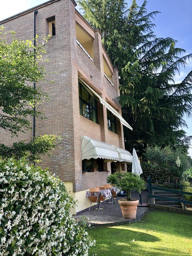 Hotel Visconti Cardano Al Campo Εξωτερικό φωτογραφία